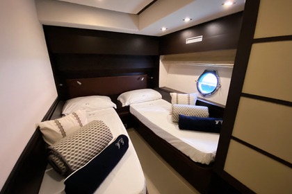 Azimut 62s - White Giada