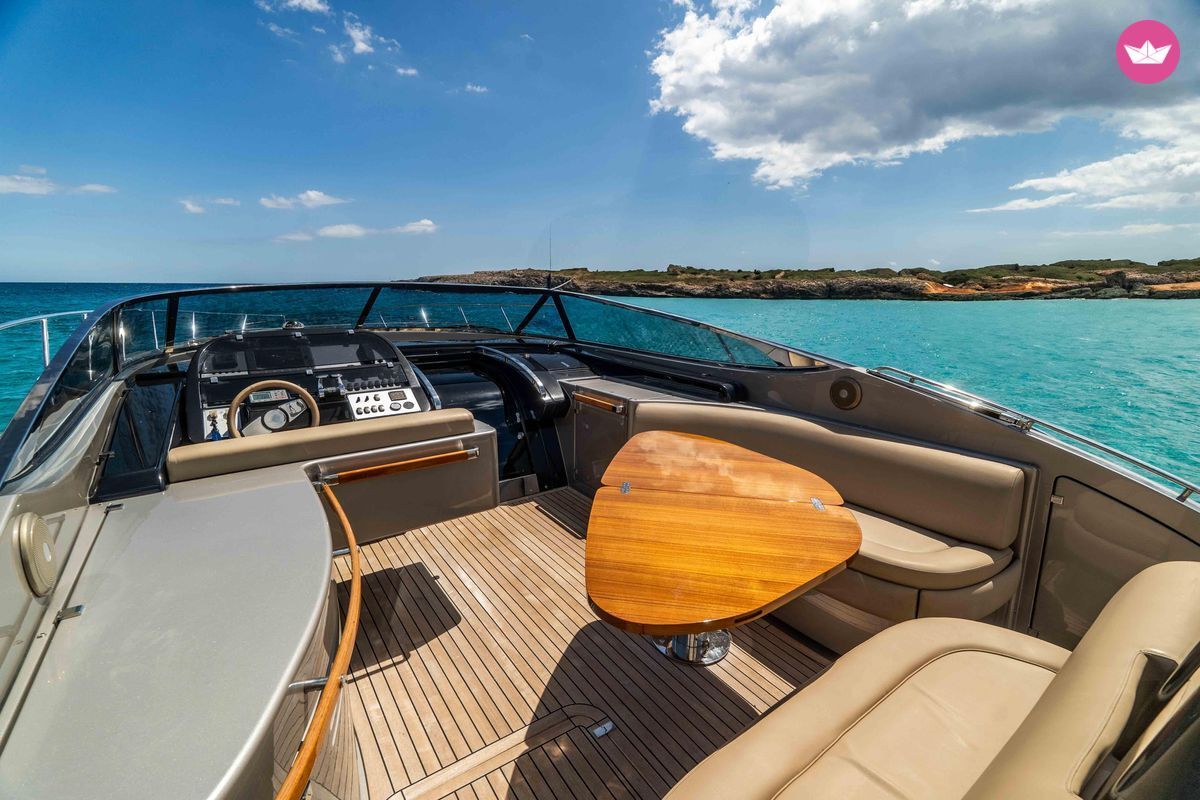 Bateau à moteur Riva Rivale 52 1800cv 8