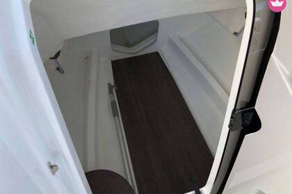 Balade en mer à bord d’un Cap Camarat 6.5 CC – Série 3 (2023)