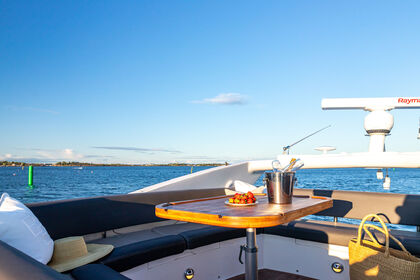 Experience Helsinki's Luxury on the Water! ? | Rent the Sunseeker Manhattan 50 (2006)