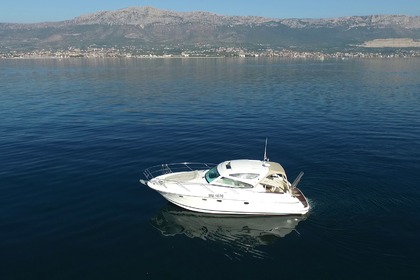 Rental Motorboat Jeanneau Prestige 34 Split
