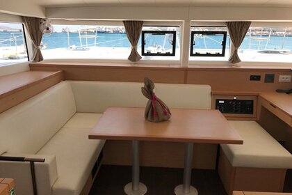 Discover Greece from Lavrion on the brand new Lagoon 400 S2 "Tulip" with or without a skipper