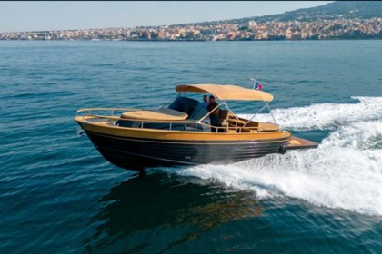 Rental Motorboat Walkaround Exclusive 32 Sport Capri