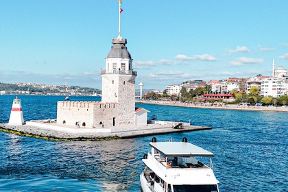 Private Event Yacht for 35 Guests – Group & Celebration Cruise