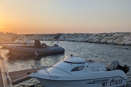 Bateau Quicksilver cabine