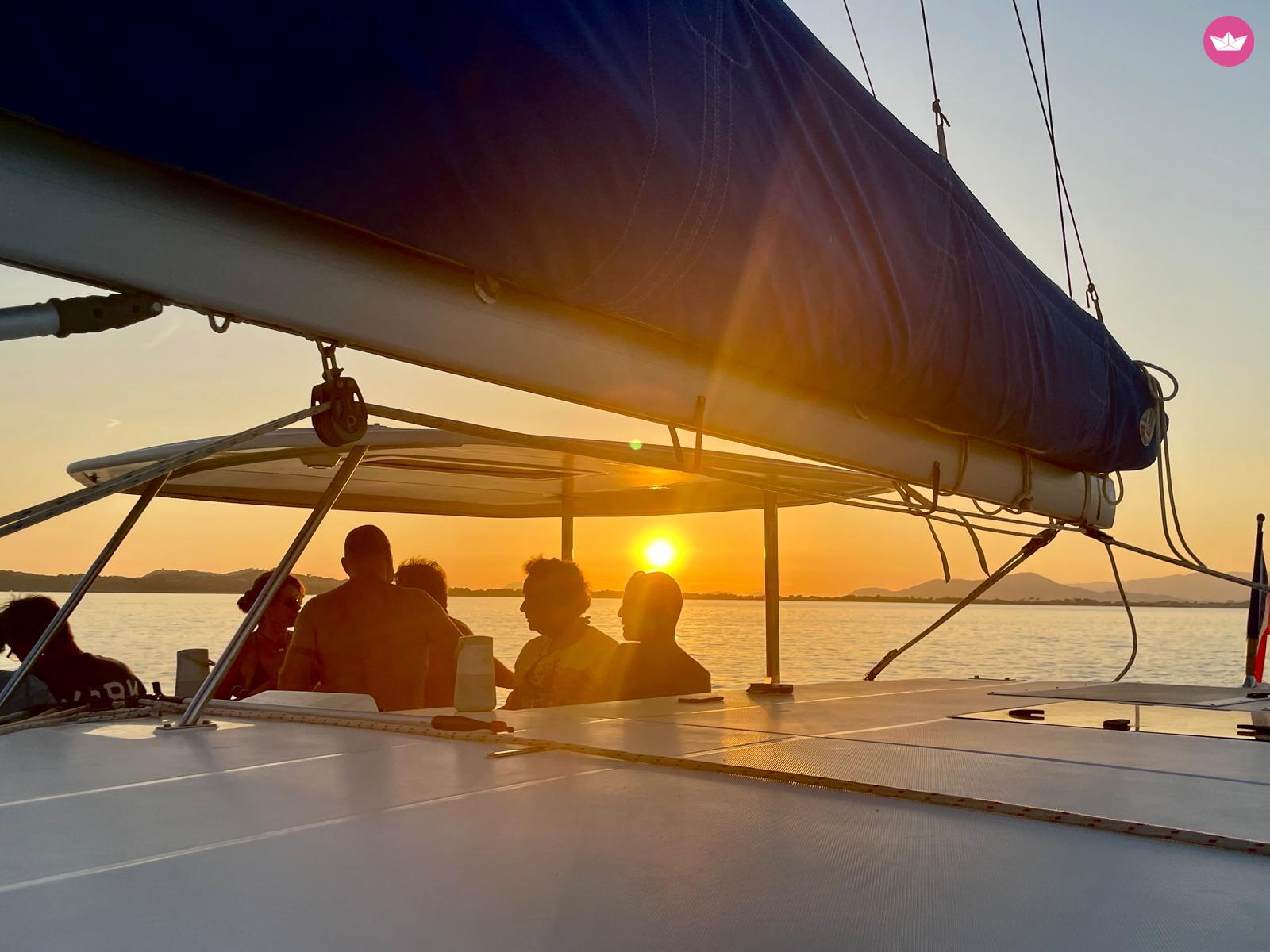 Hire Robertson & Caine Leopard 40