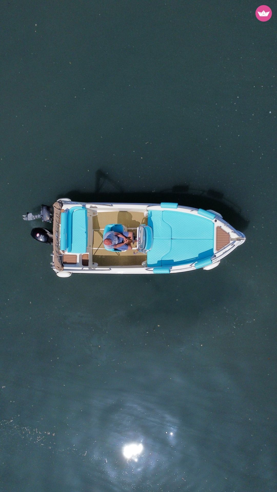 Bateau à moteur Karel