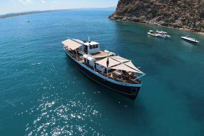 Charter Motor yacht Custom made Custom Chania