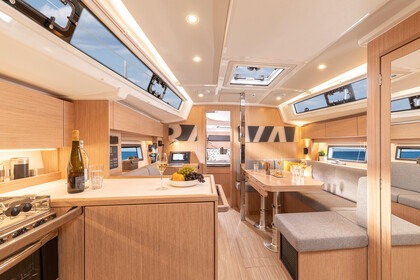 Hyra båt Segelbåt  Bavaria C38 Tivat