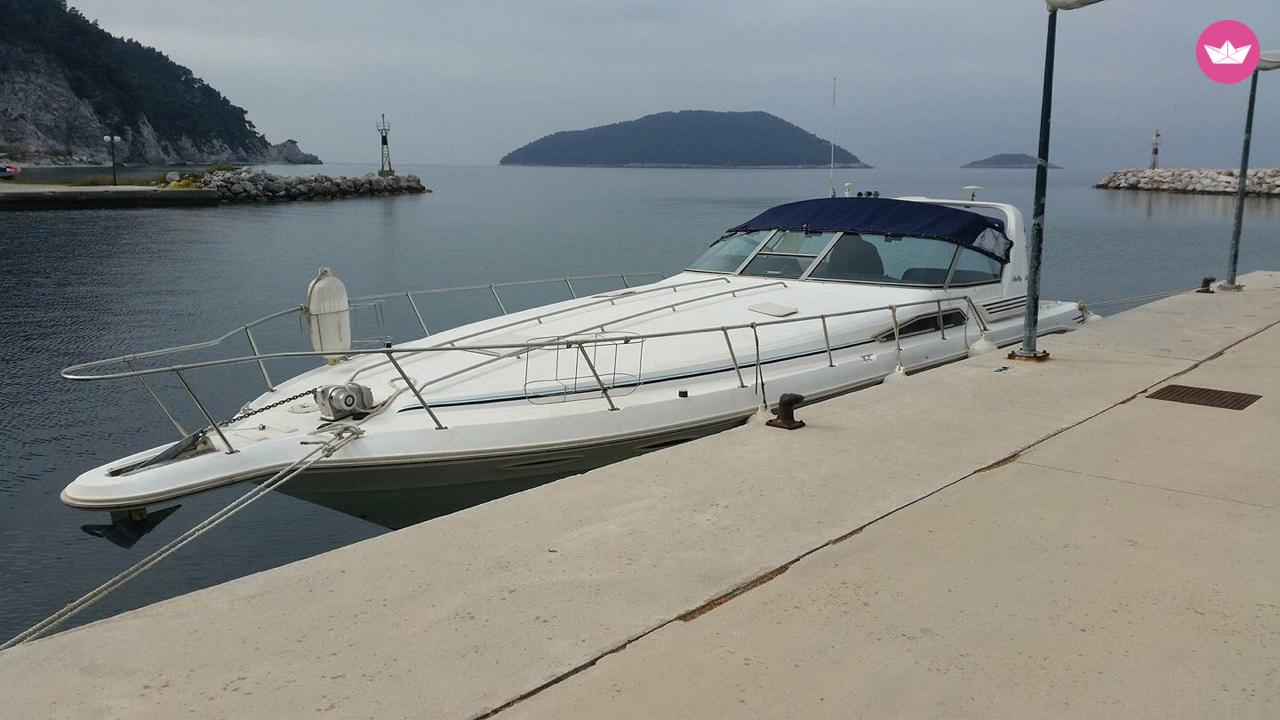 Rental motorboat in Athens  