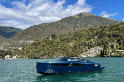 Hire Motorboat Cranchi E26 Carate Urio