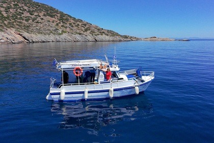 Hyra båt Motorbåt Traditinal Greek Kaiki Limín Mesoyaías
