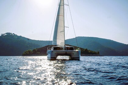 Catamarán "VITANBLUE" Helia 44.