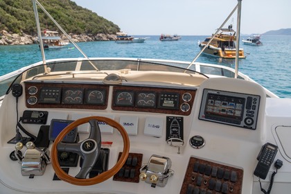 Sea ray 480 sedan bridge