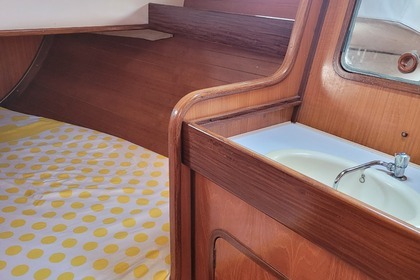 OCEANIS 430 - Безопасная и Комфортная Лодка