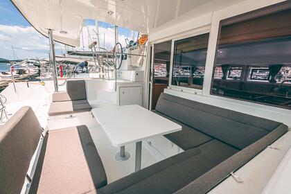 Laura S - Lagoon 400 S2