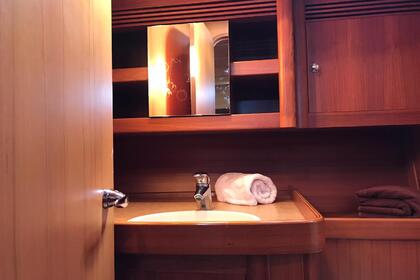 Disfruta del mar desde Barcelona en un gran velero