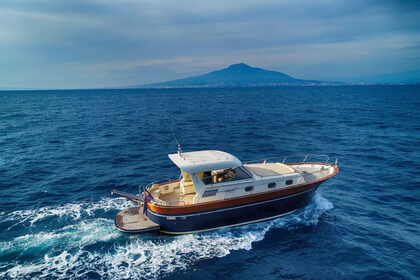 Charter Motorboat Apreamare Gozzo Sorrento