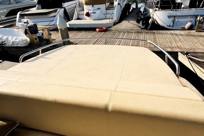 Cranchi M44 HT Uthyrning: Upplev Amalfikusten med stil