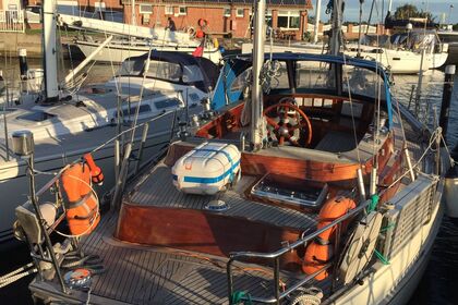 Fantastique voilier classique de 39 pieds équipé sur la mer Baltique au départ de Burgtiefe