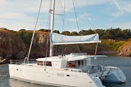 Laura S - Lagoon 400 S2