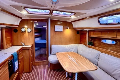 Hire Sailboat Bavaria 39 Cruiser Cowes