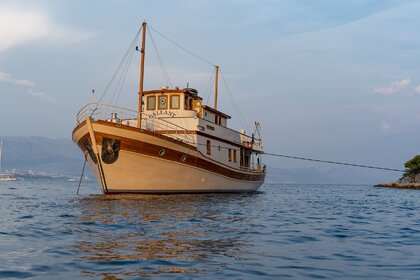 Rental Gulet CLASSIC YACHT GALLANT Trajektna Luka Split