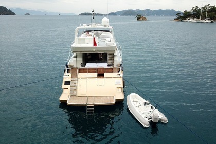 Luxury Motor yacht with a capacity of 10 people
