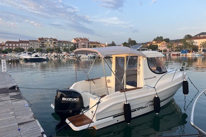 Hire Motorboat Sport yacht 580 PILOTHOUSE Izola