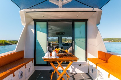 Charter Motorboat Colnago 35 Cabin Korčula
