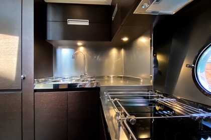 Azimut 62s - White Giada