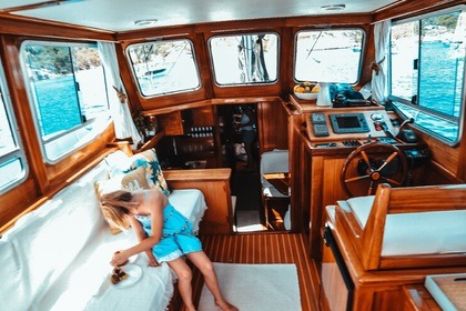 [**#**] - Vivez vos rêves ! Motorsailer classique moderne de luxe traditionnel à Majorque