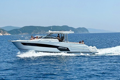 Location Bateau à moteur Jeanneau Cap Camarat 12.5 Saint-Florent