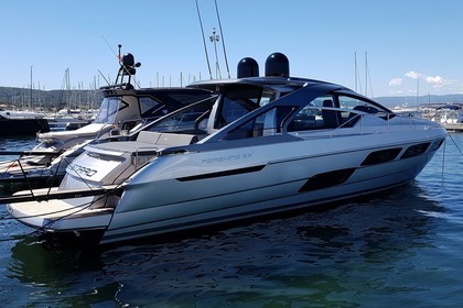 Charter Motorboat Pershing 5X Hard Top Saint-Tropez