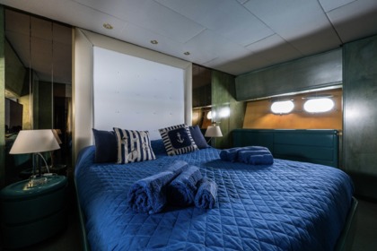 Luxury Sanlorenzo 22m Yacht in Sardinia