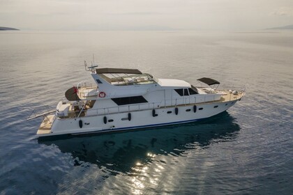 M398 Ultraluxury Motoryacht For Rent 6 People