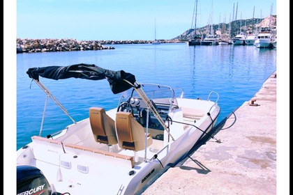 Charter Motorboat Quicksilver ACTIV  605 OPEN 115CV Marseille