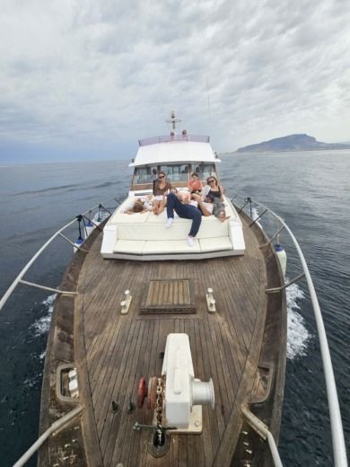 Motor Yacht Egadi blu tour e charter cantieri di Pisa Kitalpha 15 Boot Grundriss