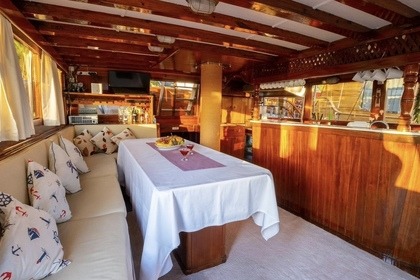 BOAT CHARTER FOR DAILY & WEEKLY HIRE