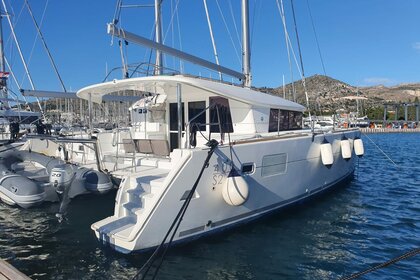 Charter Catamaran Lagoon-Bénéteau Lagoon 400 S2 - 4 + 2 cab. Trogir