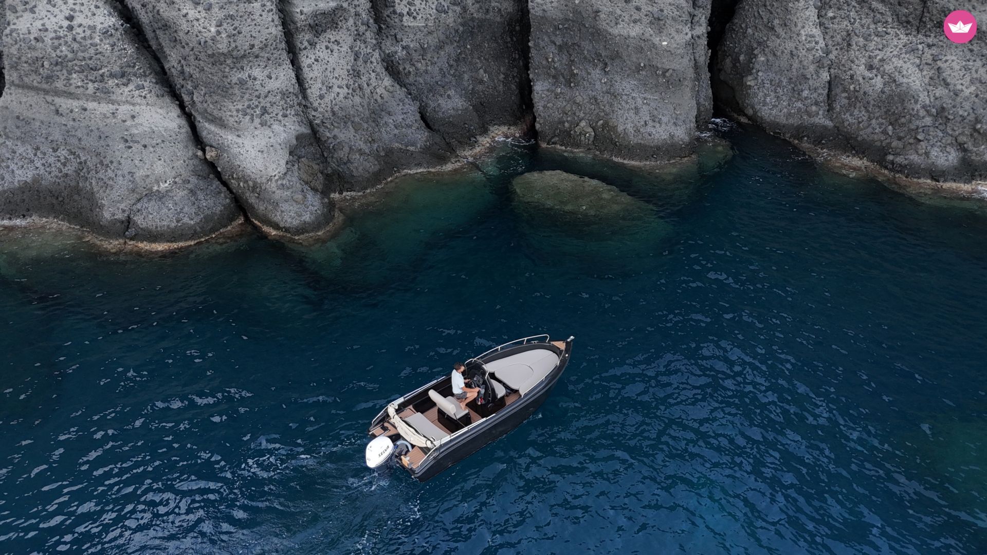 Bateau sans permis SANTORINI BLACK BOAT 60cv