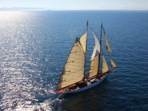 Charter Sailing Yacht Aello Sailing yacht (1921) in Athens - Click&Boat