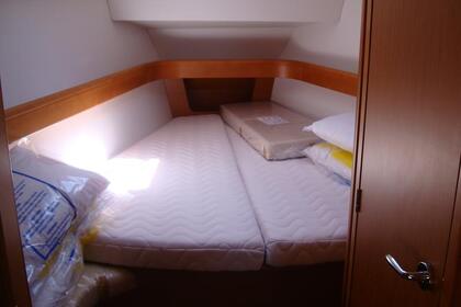 Charter Sailboat JEANNEAU SUN ODYSSEY 42I Portisco