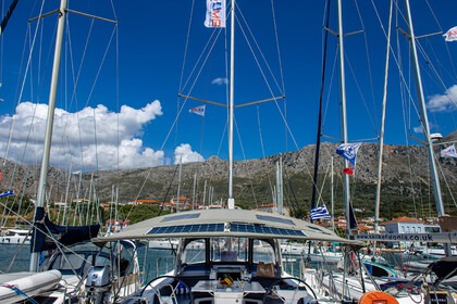 Hire Sailboat BENETEAU OCEANIS 51.1 Lefkada