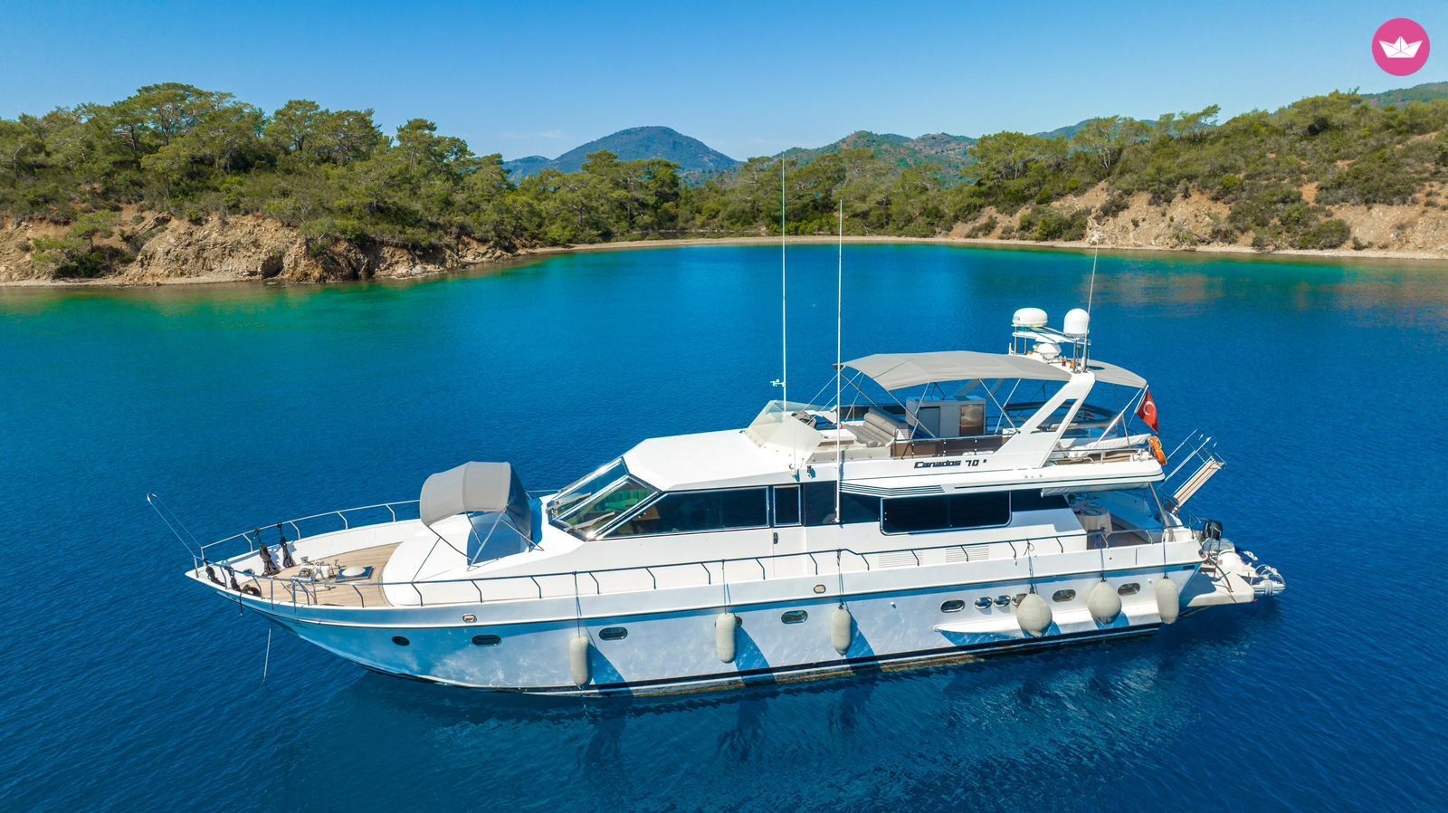 Yacht Canados 70 motor yacht for 8 people 1520cv