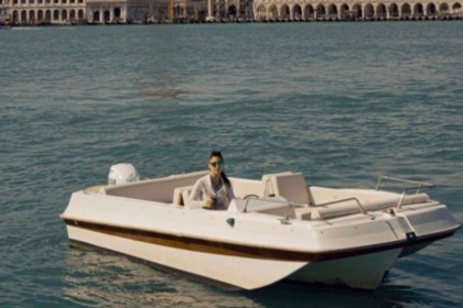 Hyra båt Motorbåt Chris Craft rio yacht Venedig