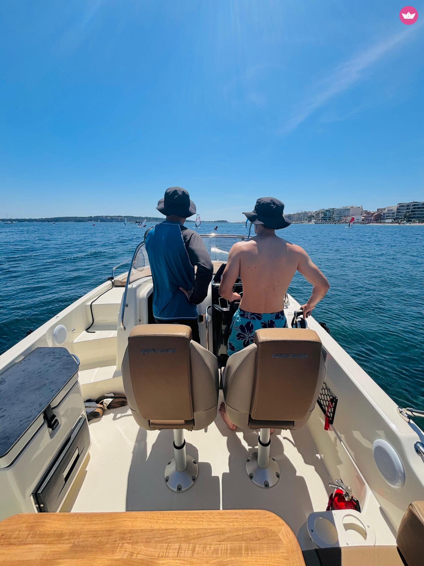 Quicksilver 755 Sundeck photo 2