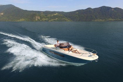 Hire Motorboat Invictus CX 280 Monaco