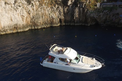Rental Motorboat Jeanneau Prestige 32 ALL INCLUSIVE Capri