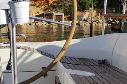 Beneteau amplico y cómodo